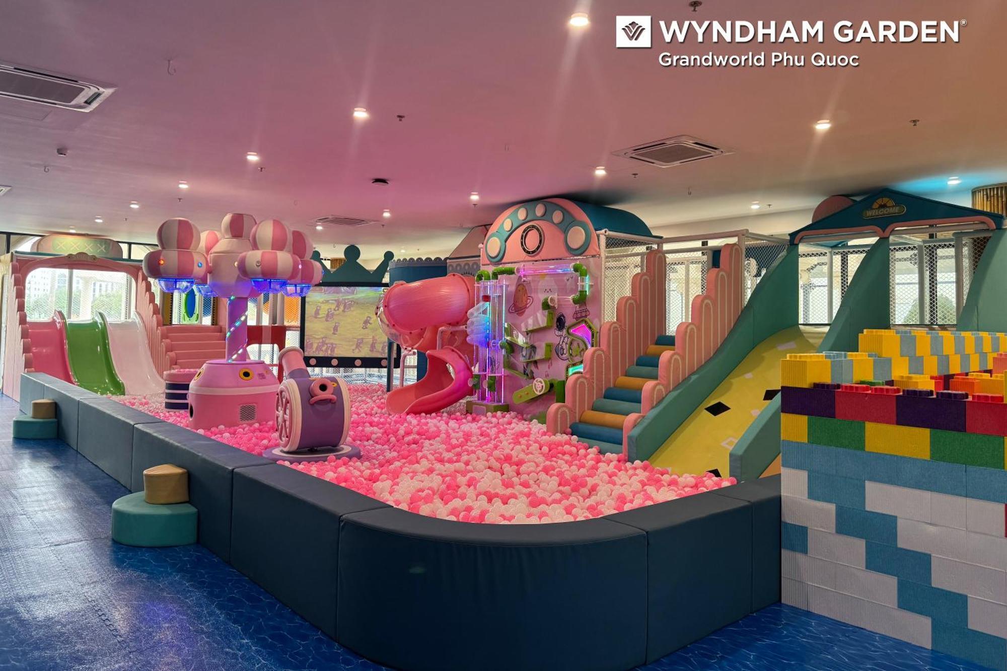 Отель Wyndham Garden Grandworld Дуонг-Донг