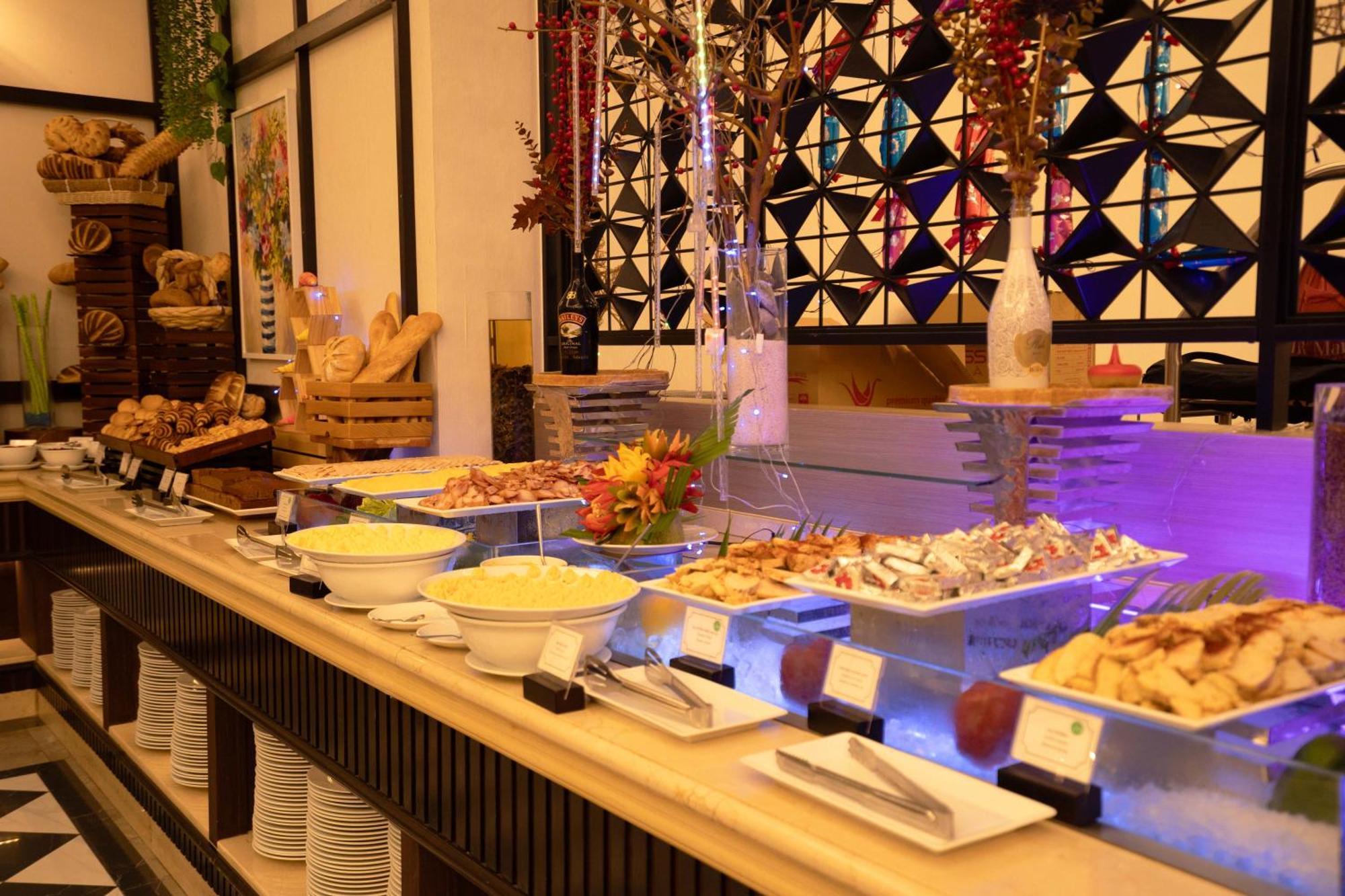Отель Wyndham Garden Grandworld 4*